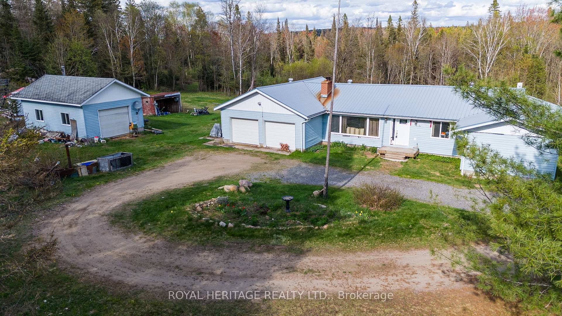 Rare amp ; Unique Country Retreat 4 Bedroom Bungalow in an Unorganized Township of South River.