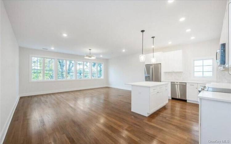 Newer 3 bedroom apartment in the city of Rye close to schools, town and train.