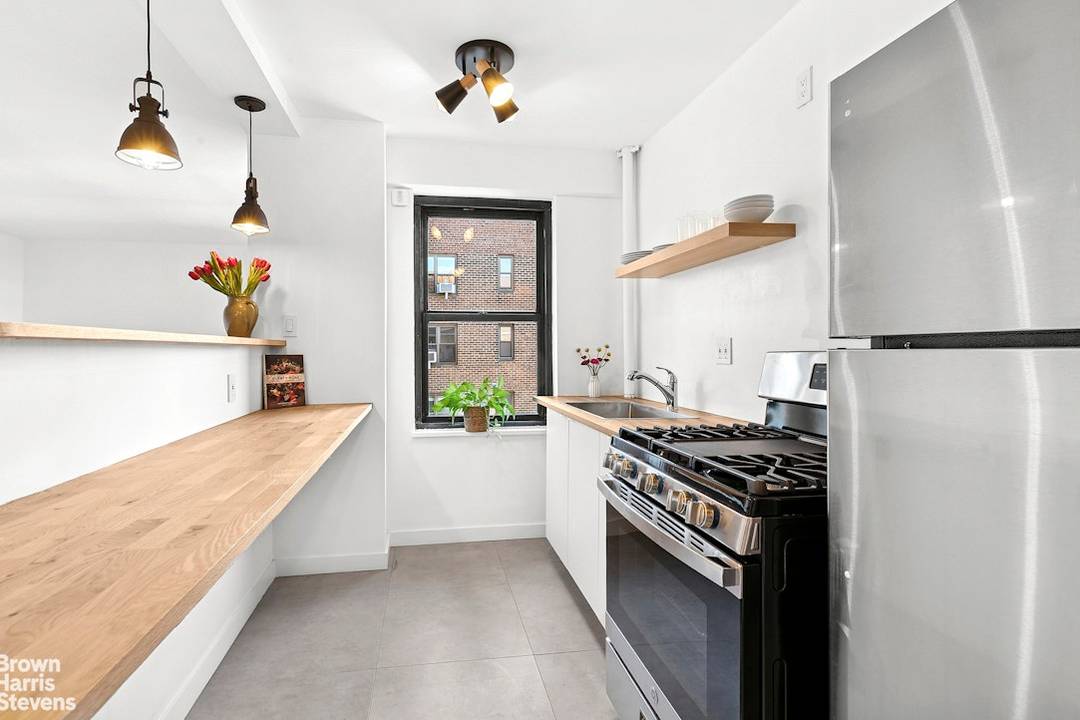 Come to the Open House, no appointment needed !