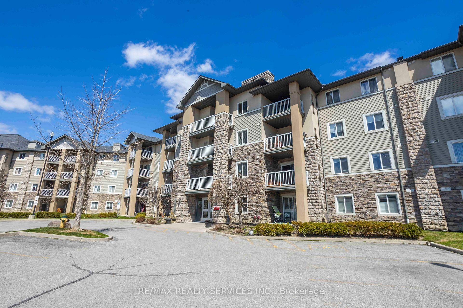 Welcome to this beautifully updated 2 bedroom spacious den suite at St Clair Pointe Condos nestled on a quiet cul de sac and backing onto the serene Taylor Massey Creek.