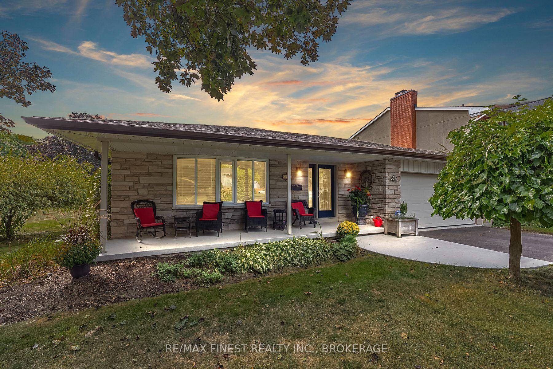 Welcome to 895 Brodie Avenue A beautifully updated 4 level backsplit on a premium, fully landscaped lot in the highly sought after Lakeland Acres community !
