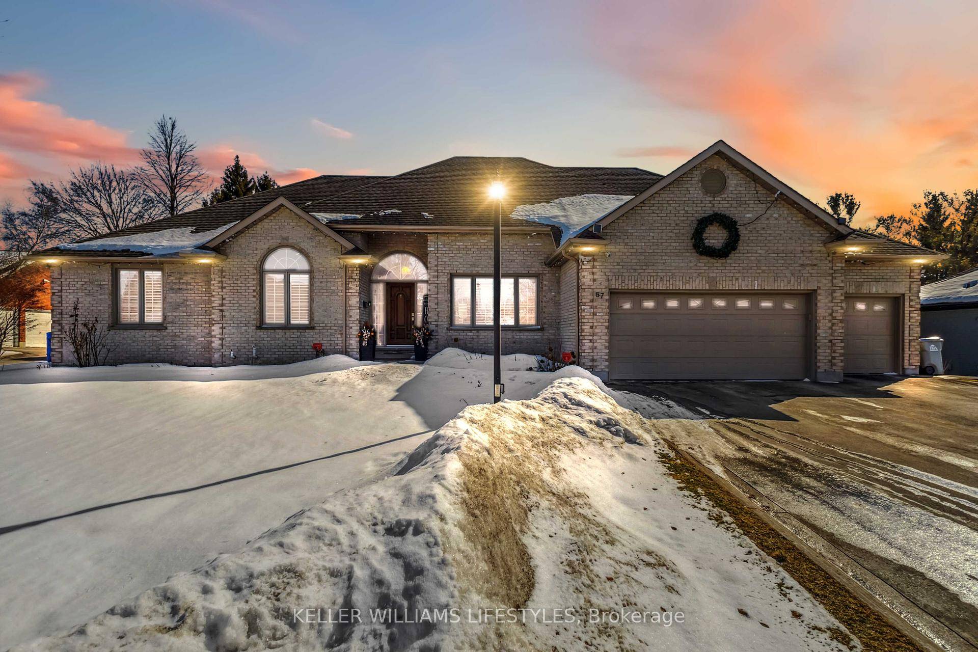 Welcome to St. Johns Estates, an exclusive and highly sought after enclave in Arva, where luxury and tranquility meet.