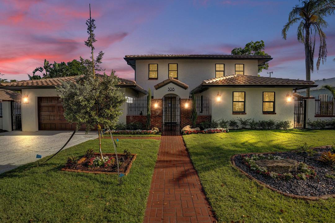Welcome to this stunning 5 bedroom 4.