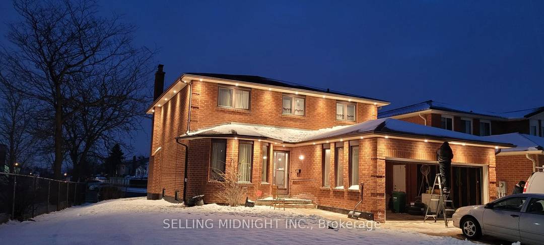 1 Large Bedroom In A 4 Bedroom Home.