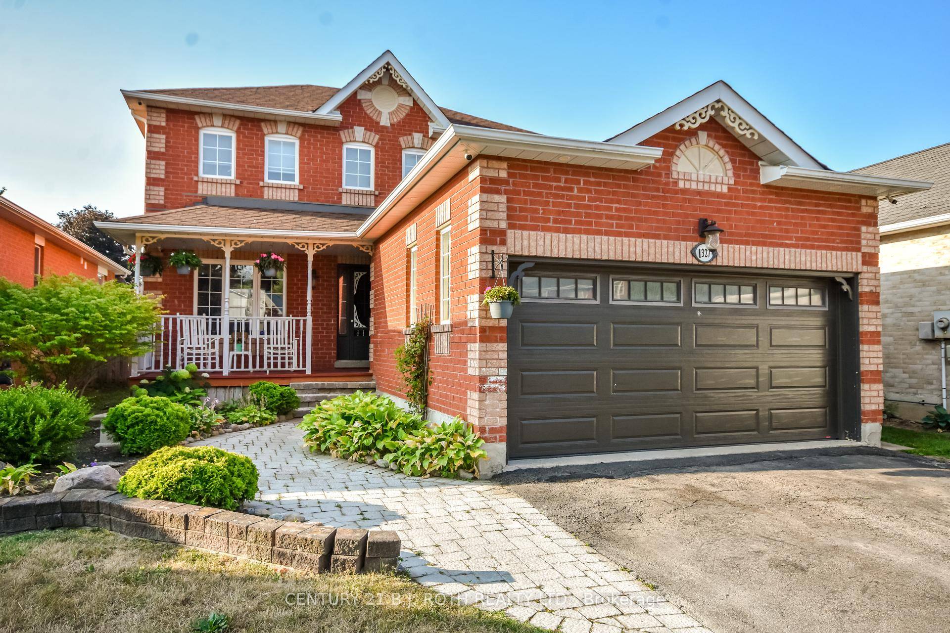 Great family home situated in a highly sought after Innisfil neighbourhood.