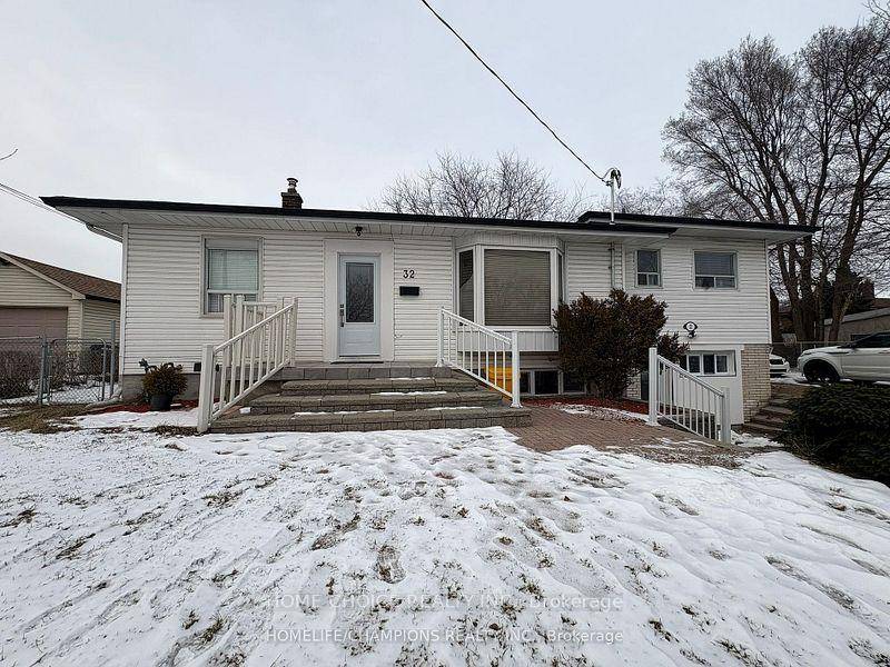 LOCATION ! LOCATION ! ! NEWLY RENOVATED, ALL NEW APPLIANCES, FRESHLY PAINTED, NEW FLOORS, New Updated 1 BEDROOM and A Den with new KITCHEN, New WASHROOM, 1 PARKING.