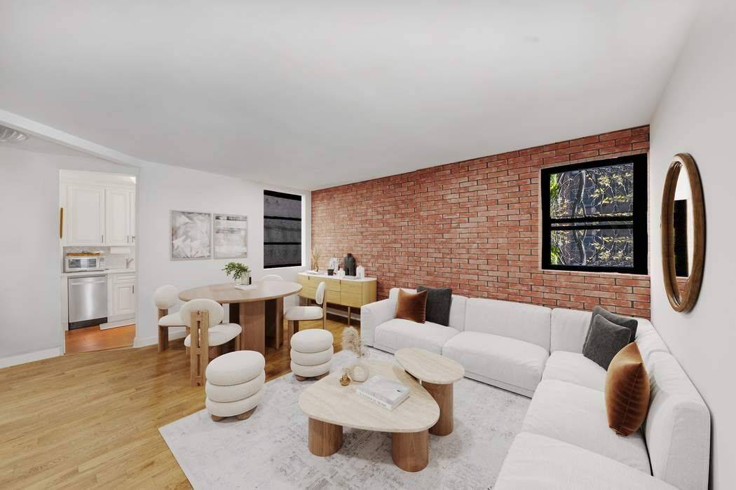 PRIME GOLD COAST ONE BEDROOM Oversized prewar one bedroom located in the heart of Greenwich Village.
