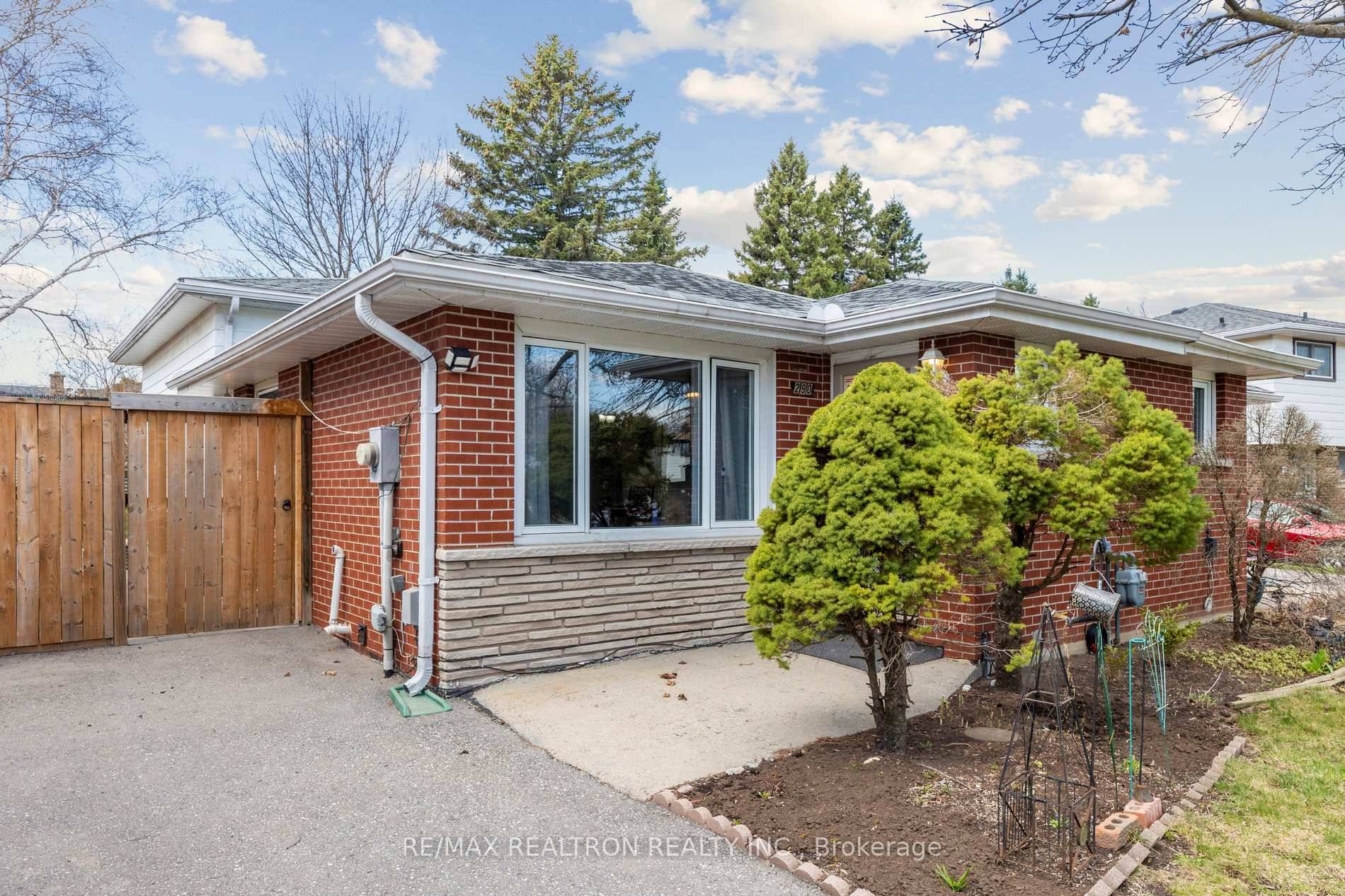 Presenting a well appointed 4 level backsplit semi detached residence offering four spacious bedrooms and two full bathrooms, ideally suited for families seeking comfort and versatility.