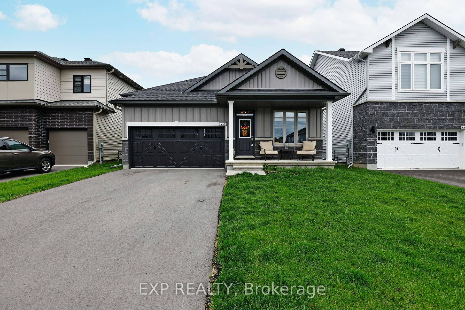 OPEN HOUSE SUN MAY11th 2 4 This 2 1 exceptional bungalow has it all !