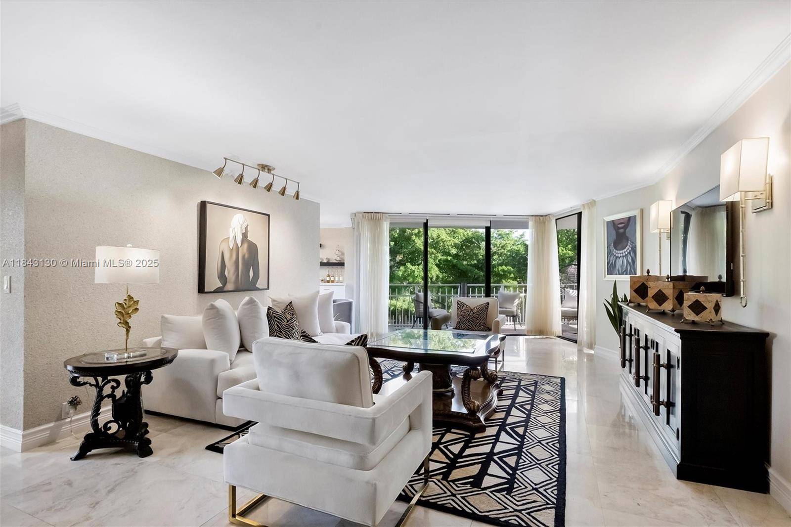Renovated 2 bed unit at Quayside.