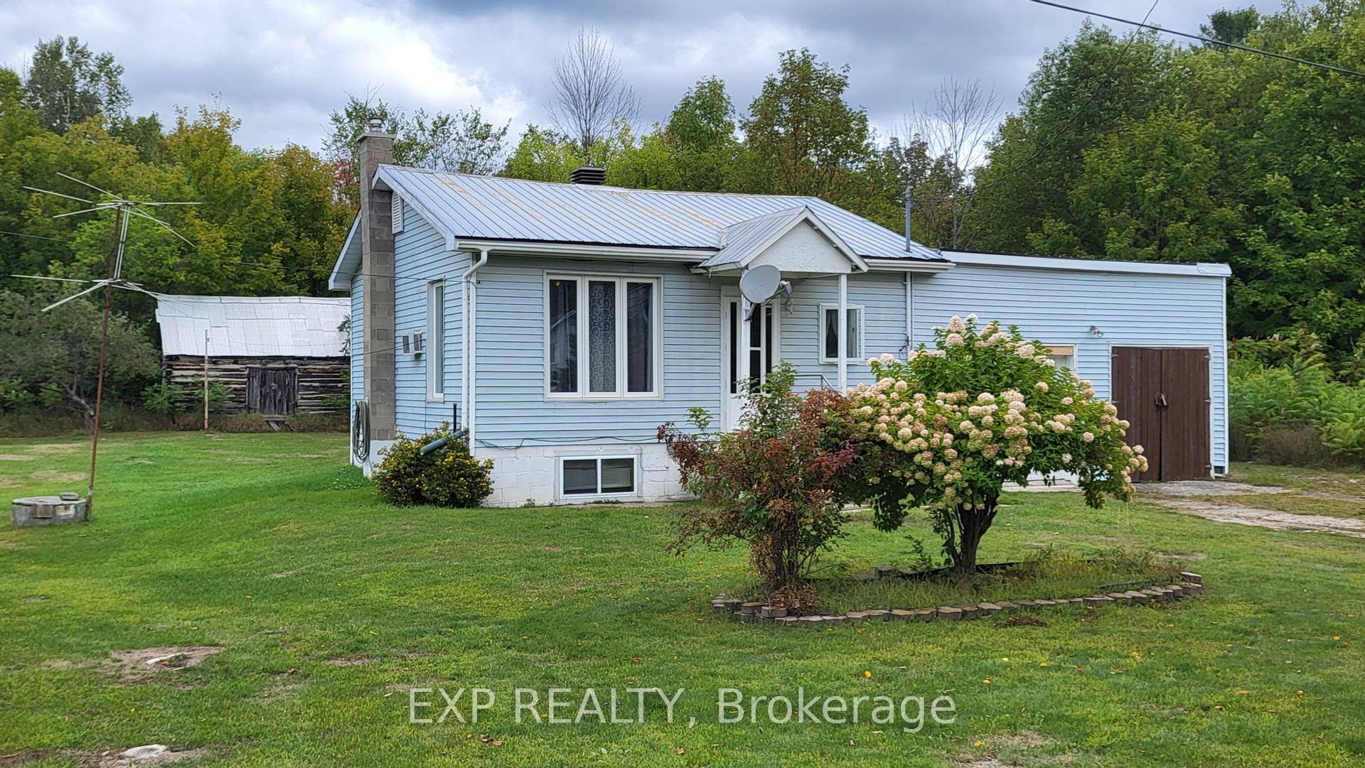 Discover affordable country living with this cozy 1 bedroom bungalow, situated on 4.