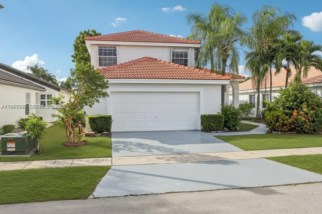 Stunning Move In Ready 4 Bedroom Single Family Home in the Heart of Pembroke Pines !
