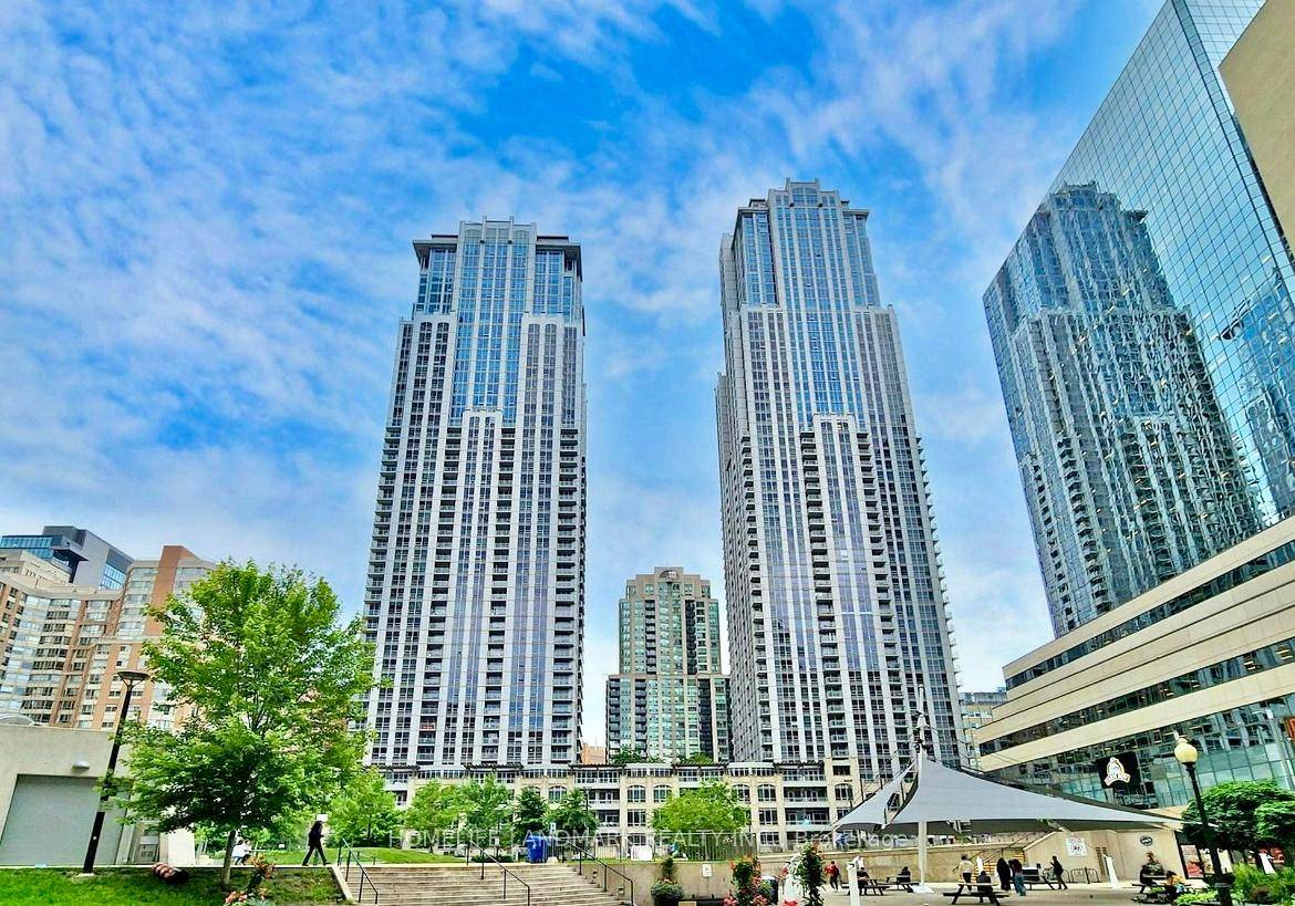 Luxury And Bright Unit In Residence Of College Park.