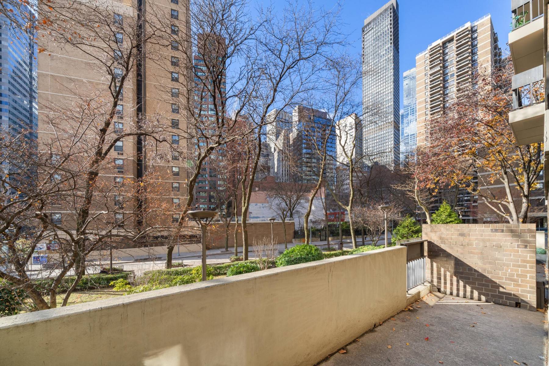 This bright and spacious one bedroom apartment offers your very own large, private terrace with expansive skyline views, a generously sized bedroom as well as great storage and closet space ...
