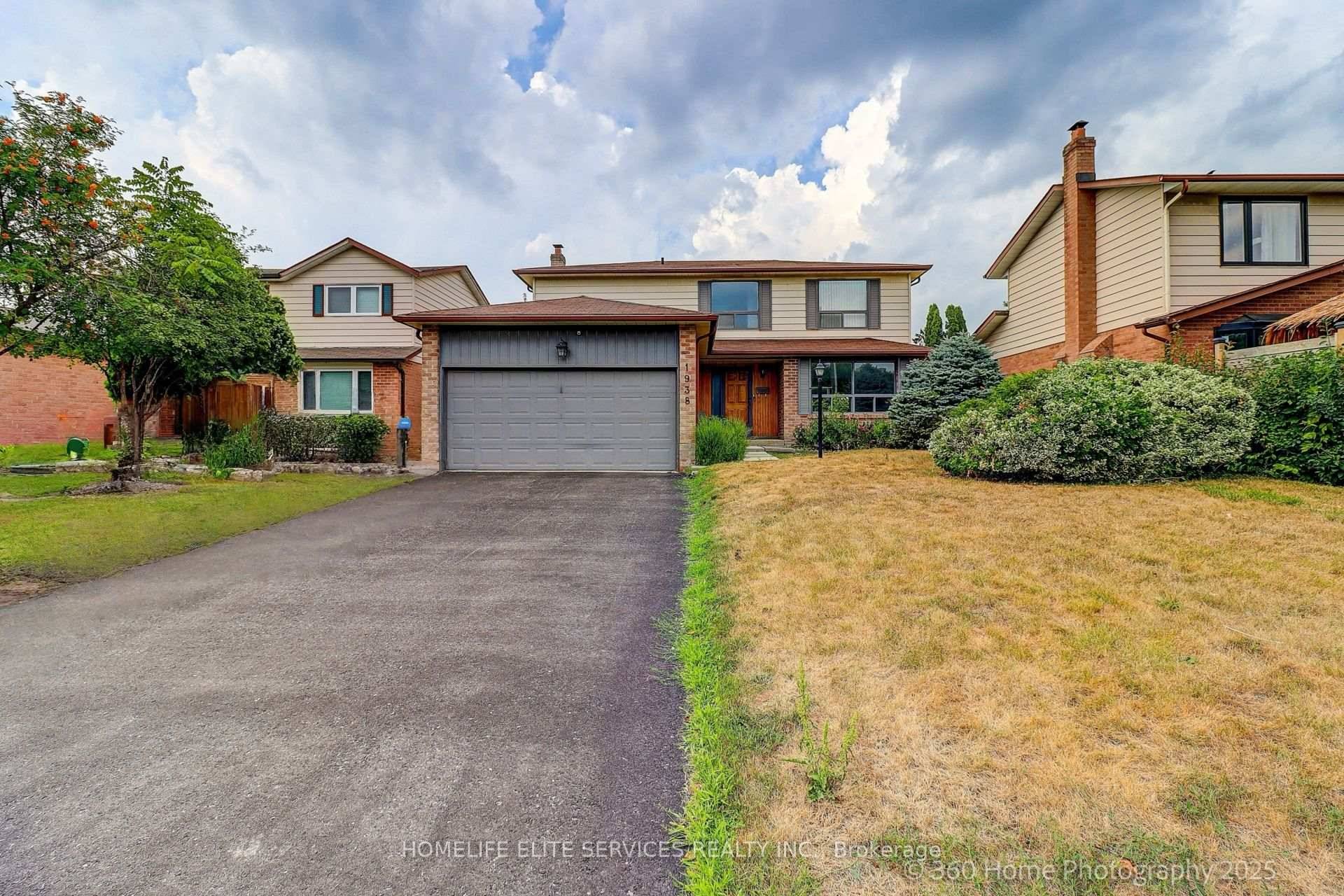 Turnkey Beauty in Prime Pickering Location.