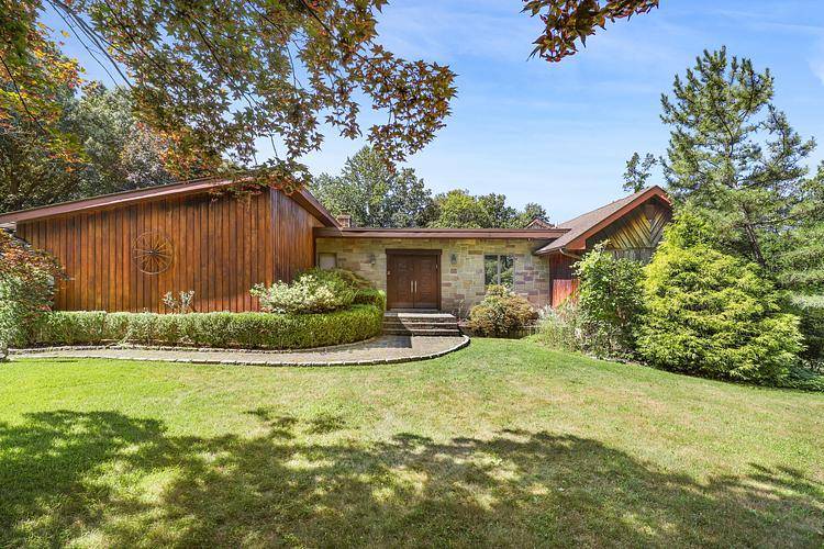 Welcome to your dream oasis Step into this exquisite sprawling ranch.