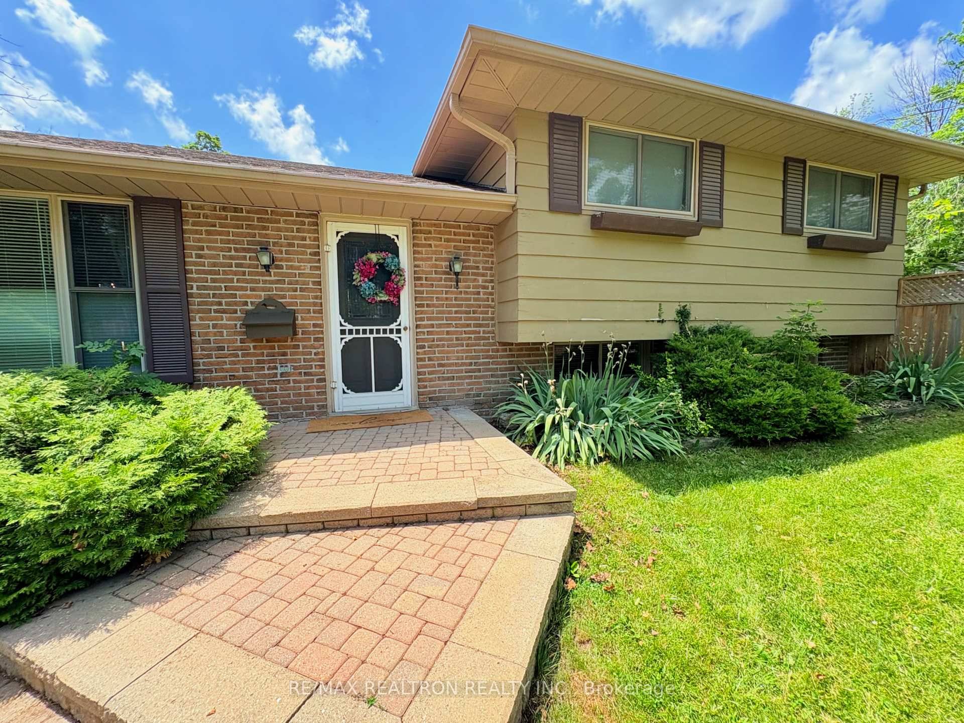 Attention Investors Walking distance to Trent University.
