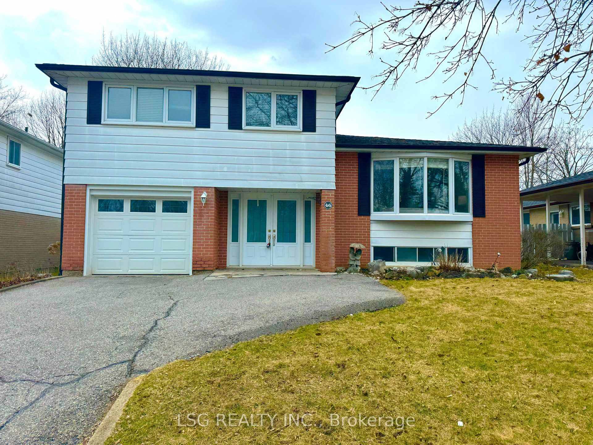 Elegant amp ; Spacious 4 Bedroom Family Home on a Picturesque Lot.