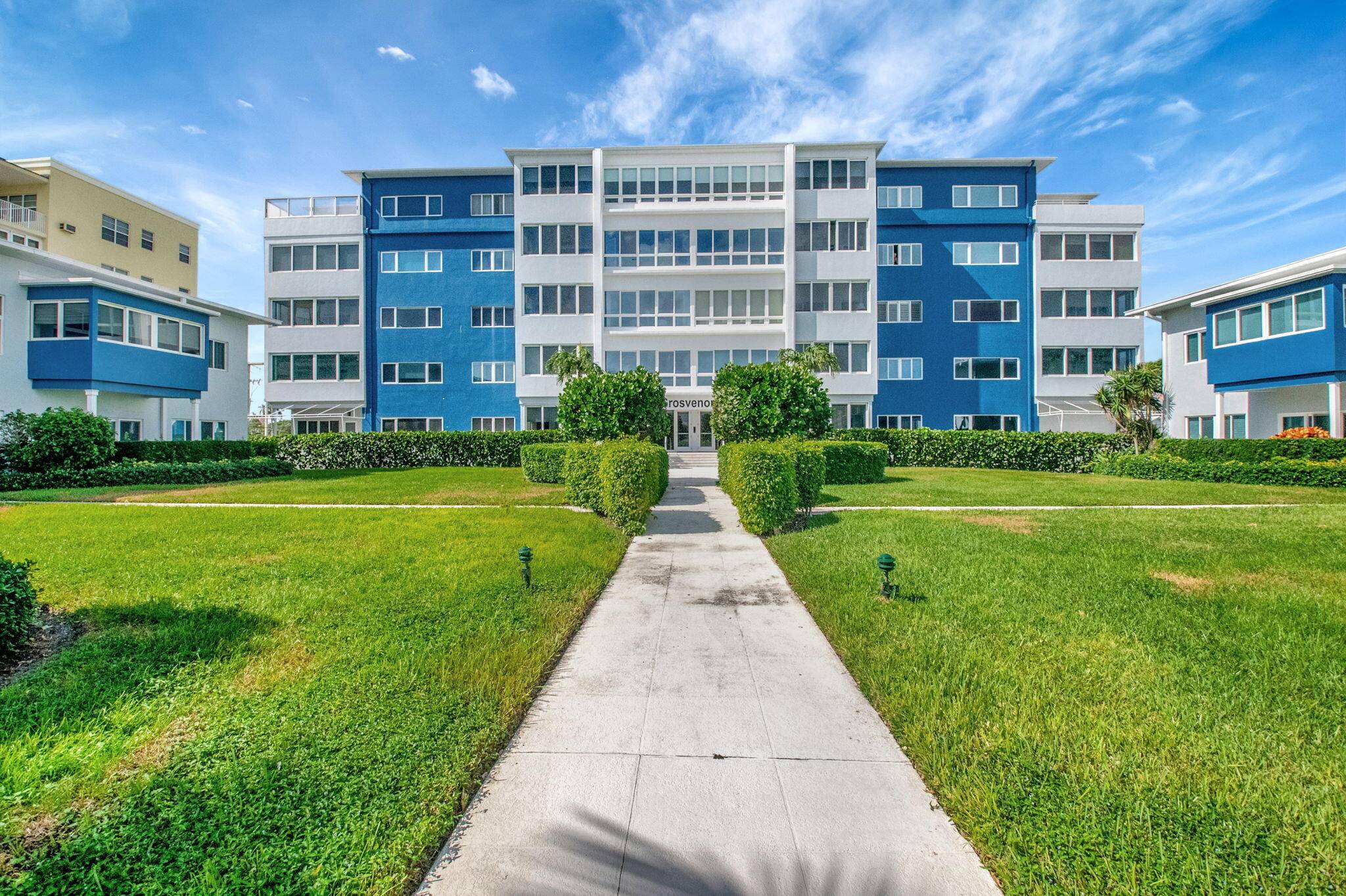 Prime location ! Luxury Oceanfront coastal retreat at the highly desirable Grosvenor House !