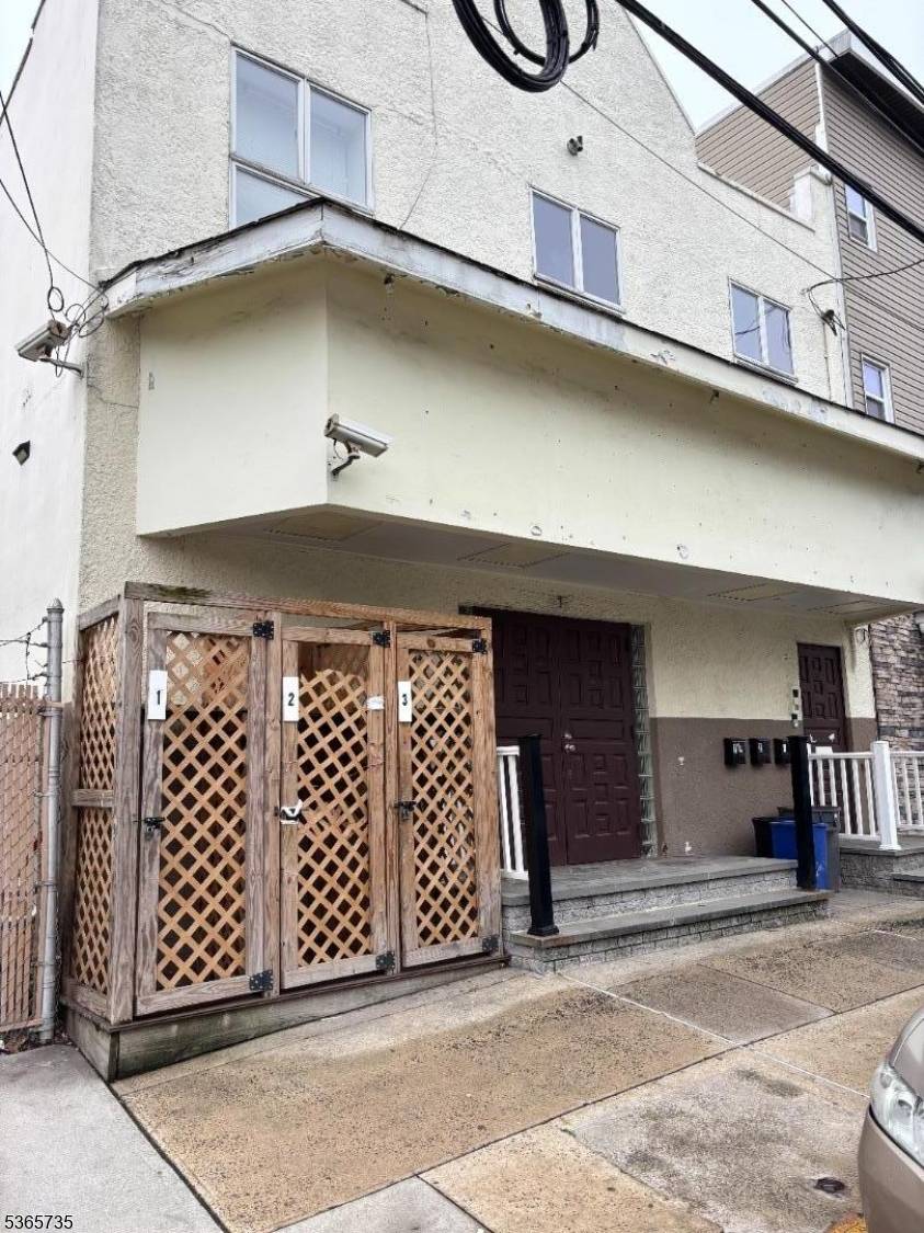 Prime leasing opportunity in the heart of Downtown Newark !