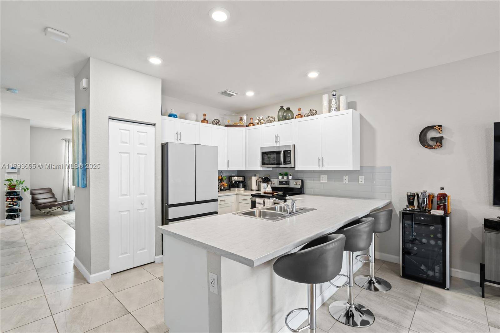 This charming 3br, 2. 5ba townhouse offers 1, 540 sq ft of well designed living space.