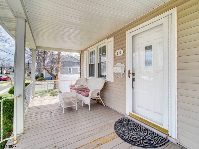 Charming 2 Bedroom Colonial Perfect Condo Alternative !