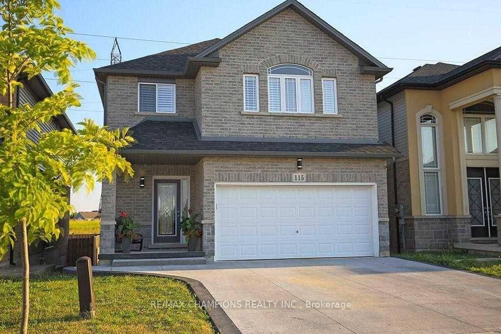 This bright and spacious home in a prime location features 3 bedrooms and 3 bathrooms.