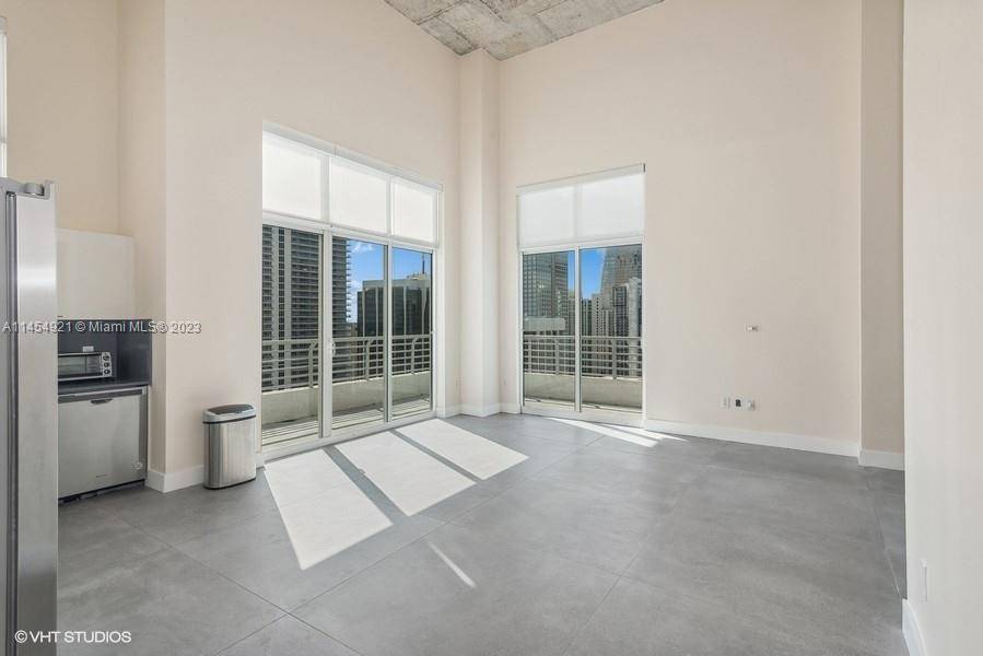 Lower Penthouse. Live the Loft way.