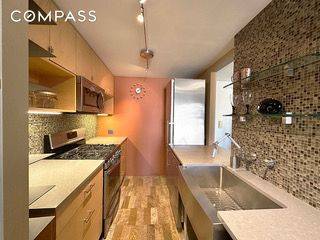 This beautifully renovated apartment at the Princeton House Condominium is ready for you !
