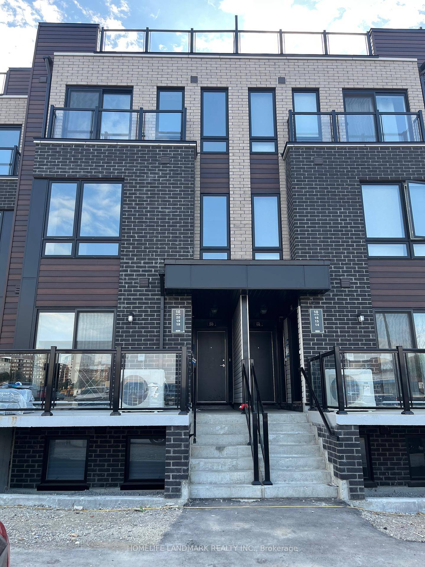 Brand New Modern 2 Bedroom 2 Bathrooms Stack Townhouse Located Next to Malvern Town Centre.