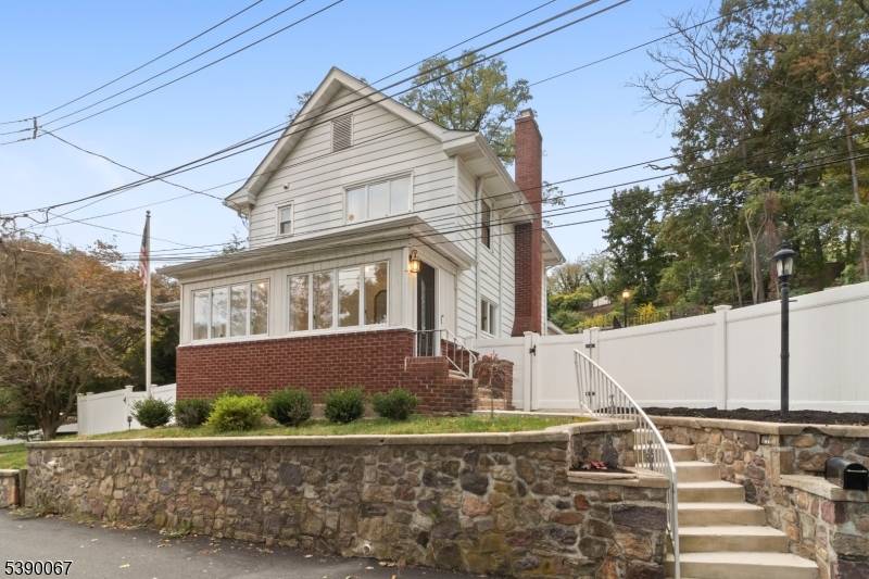 Welcome to your dream home in the heart of Rockaway !