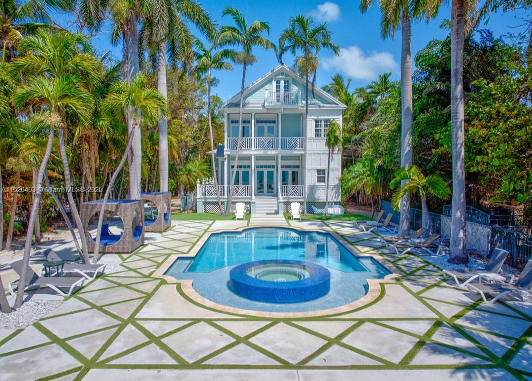 Enjoy endless ocean views and direct access to the white sandy beaches of Islamorada from this oceanfront retreat.