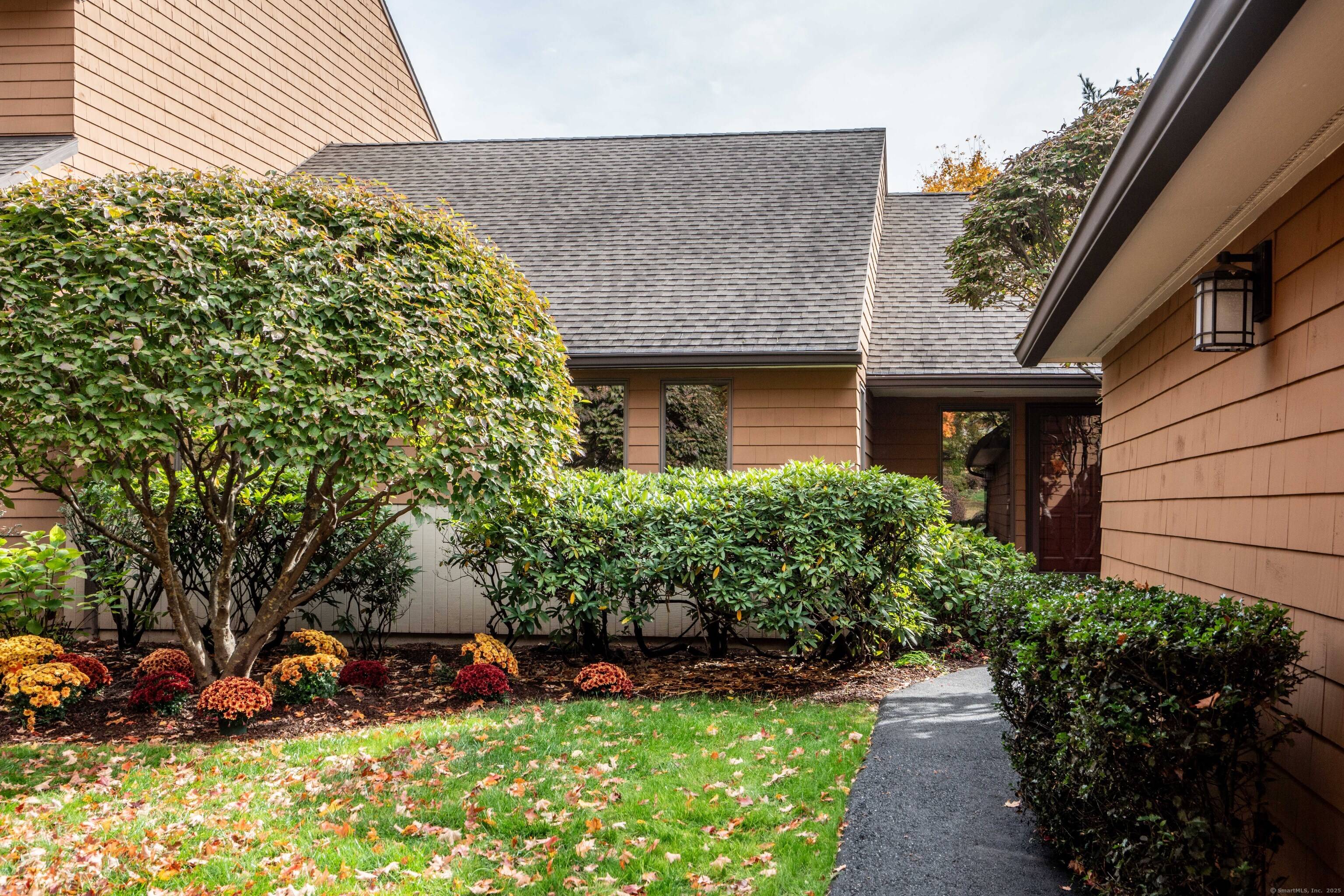 Spacious, end unit ranch style home at Balbrae with 4 brs, 3.