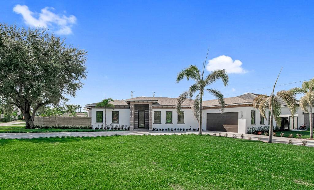 Stylish home 4 bedrooms and 4.