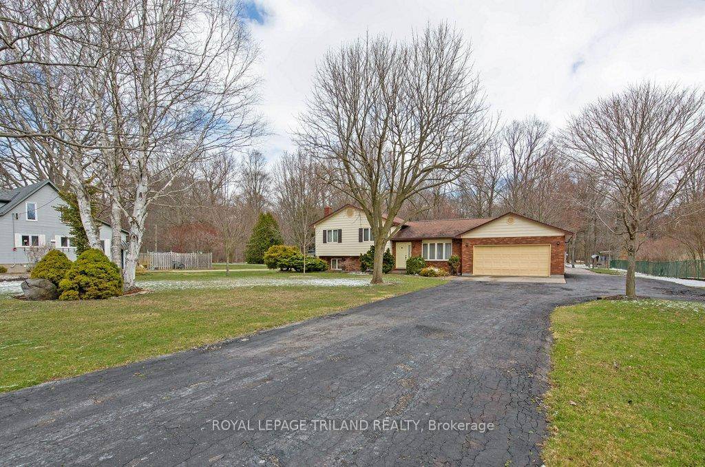 Take advantage of this opportunity to experience country living !