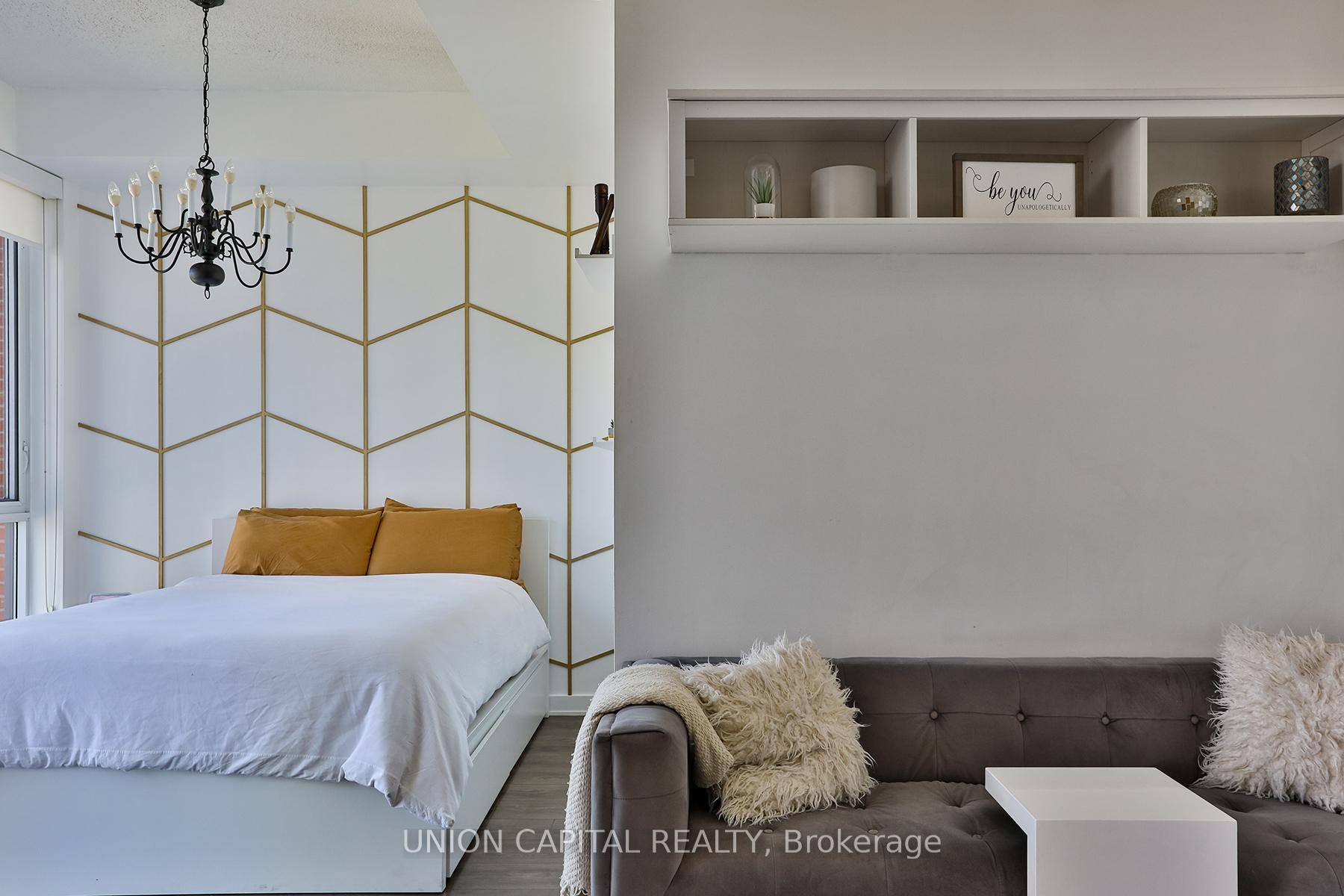 Fully furnished just move in !
