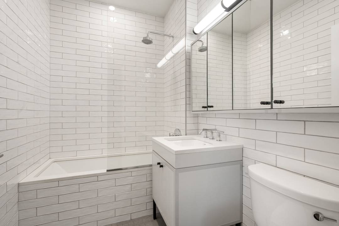 Built in 1915 as a Grocery Trade, then later converted into a Bourbon distillery, Austin Nichols House has been expertly preserved and converted into a beacon of contemporary loft living.