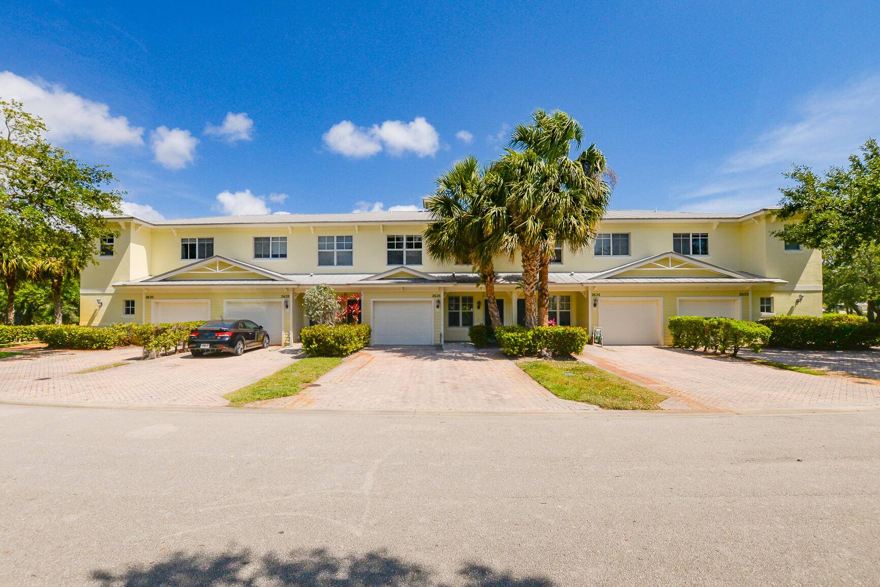 Spacious two story 4 2. 5 1 townhome in River Oaks with just under 2, 000 square feet of living space.