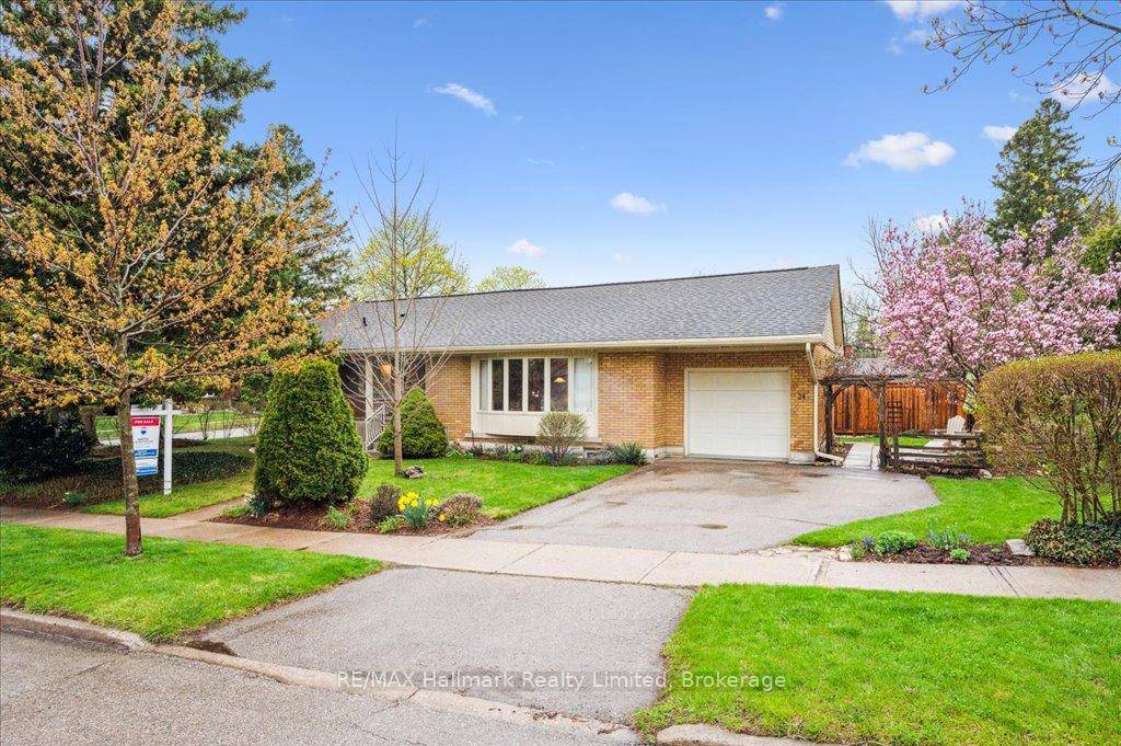 Welcome to 24 Shaftesbury Avenue, nestled in the highly sought after Riverside Park neighbourhood.