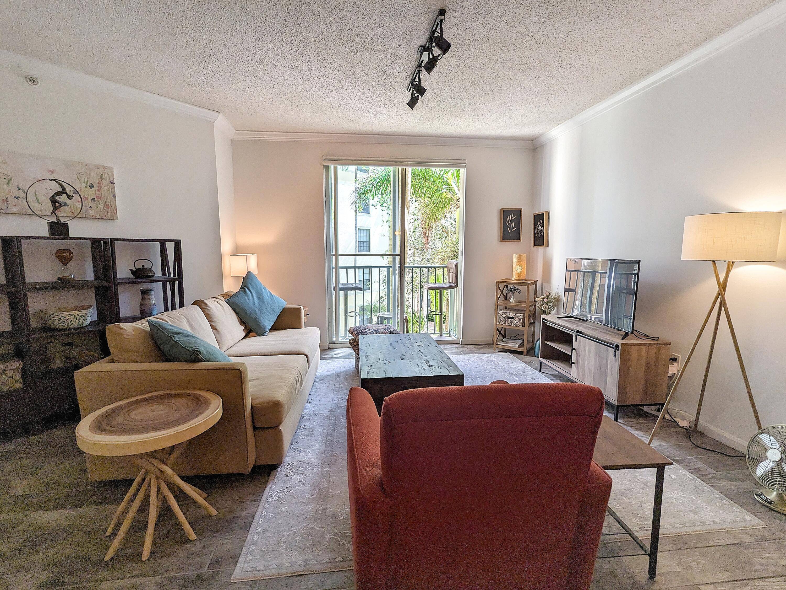 Experience the spaciousness of nearly 1300 sq ft the largest floor plan in the Courtyards condo complex.