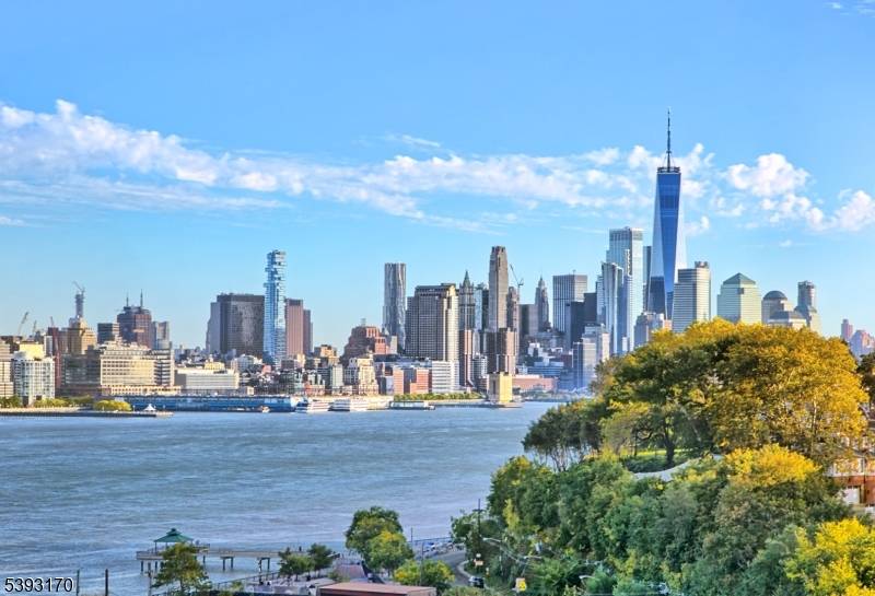 Welcome to this stunning fully renovated 1495sqft, 1 bed den 2 bath home with a private balcony in the highly desirable waterfront community, 1025 Maxwell Ln.