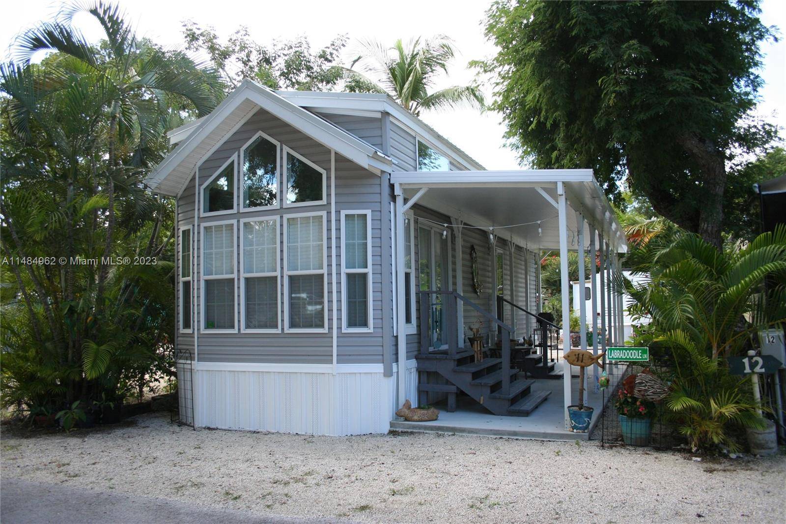 Move right into this beautiful mobile home that feels like a house.