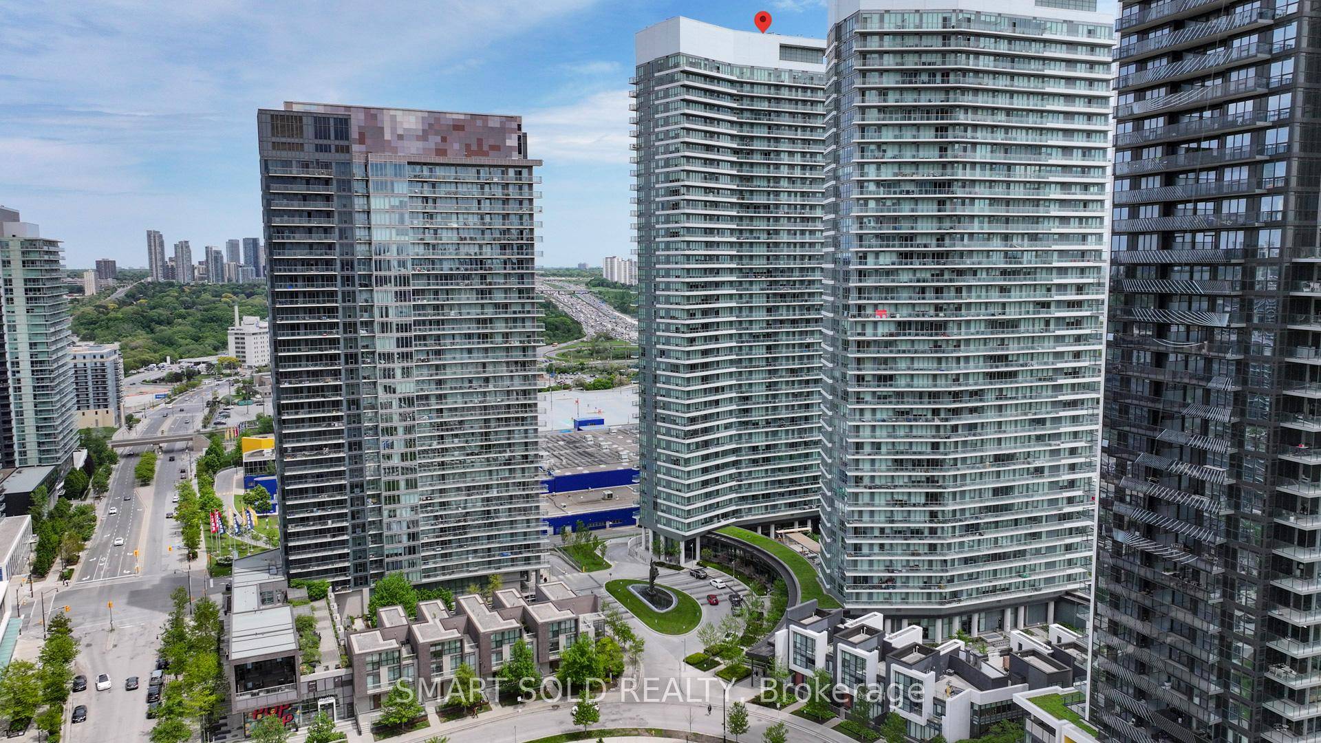 Nested In The Heart Of Prestigious Bayview Village Neighbourhood !