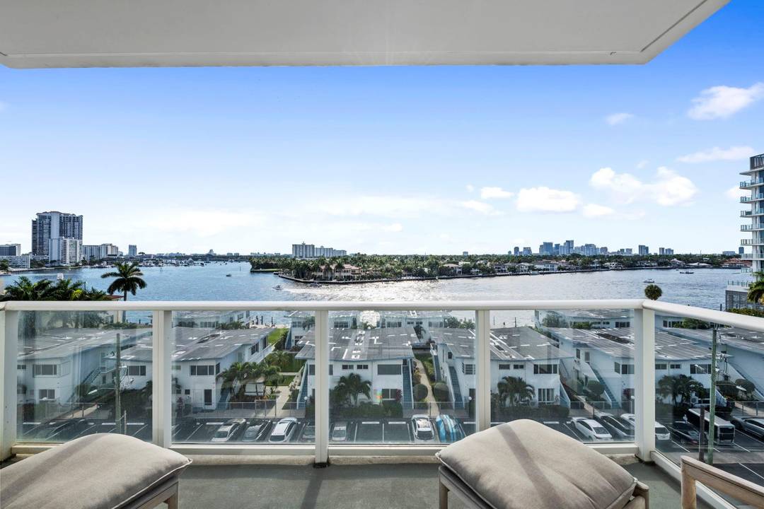 Steps to Fort Lauderdale Beach's white sands and the Intracoastal Waterway, minutes to Downtown, and a lifestyle on property like no other !