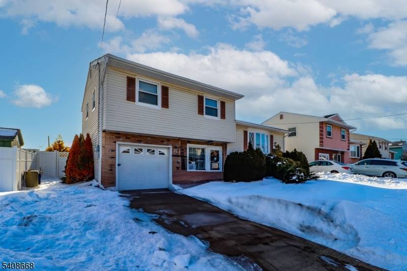 This 3 bedroom Home offers Living room Dining room Den Eat in kitchen 1 1 2 Baths Finished Basement with laundry room roof is 1 ear old roof large fenced ...