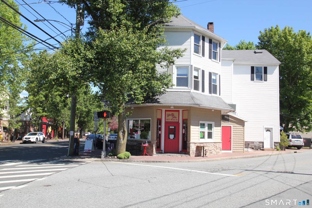 A mixed use and multifamily package located in Chester and Deep River, two of the most desirable towns in the Lower Connecticut River Valley.