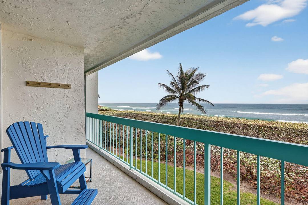 Come stay at one of the most desirable locations on Hutchinson Island.