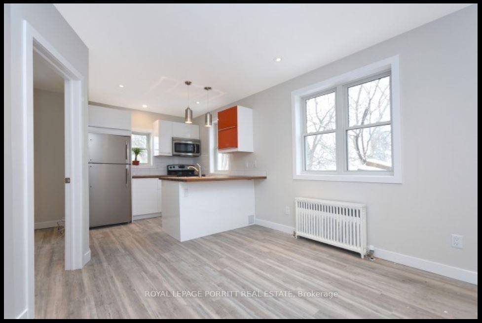 This beautifully updated south facing one bedroom apartment offers comfort, convenience, and a fantastic location just steps away from the lake.