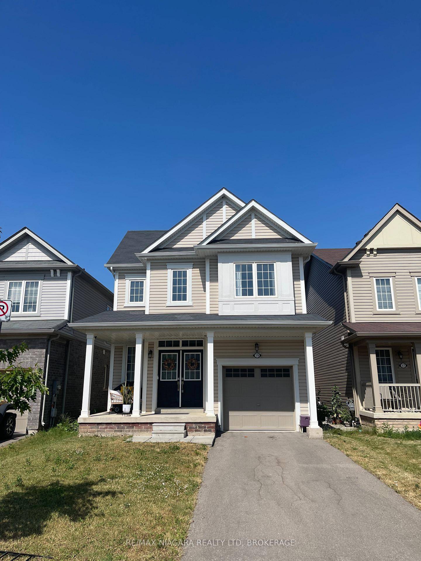 Shows like new ! In the heart of Thorold This 2 storey home offers 4 bedrooms, 2.
