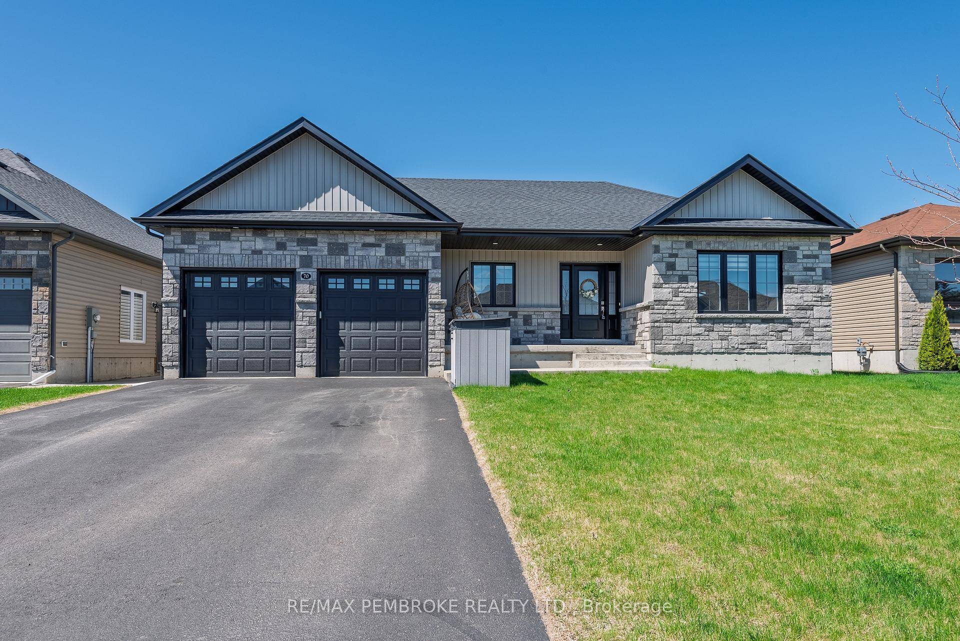 Welcome to this bright, modern bungalow in Radtke Estates, a growing, family friendly community just minutes from Garrison Petawawa and Highway 17.